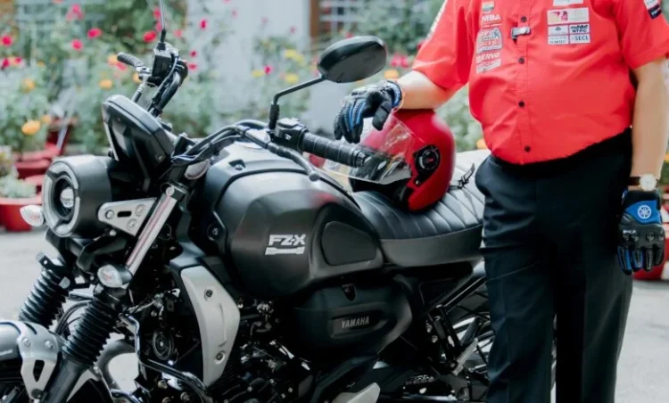 मुख्यमंत्री विष्णुदेव साय ने स्वयं बाइक चलाकर युवाओं को दिया सुरक्षित ड्राइविंग का संदेश