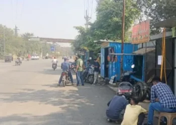 बुलडोजर एक्शन अलर्ट पंजरी प्लांट के पास गुमटी-ठेले वालों को अंतिम चेतावनी, हटे नहीं तो तोड़ी जाएगी गुमटी