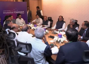 अहमदाबाद के टेक्सटाइल एसोसिएशन समूह ने मुख्यमंत्री विष्णुदेव साय से की मुलाकात, कपड़ा उद्योग में निवेश की रुचि दिखाई