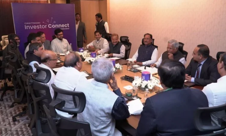 अहमदाबाद के टेक्सटाइल एसोसिएशन समूह ने मुख्यमंत्री विष्णुदेव साय से की मुलाकात, कपड़ा उद्योग में निवेश की रुचि दिखाई