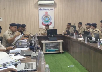 अपराध समीक्षा बैठक : एसपी दिव्यांग पटेल के निर्देश — लंबित प्रकरणों का शीघ्र निराकरण करें, विजुअल पुलिसिंग को बनाएं और प्रभावी