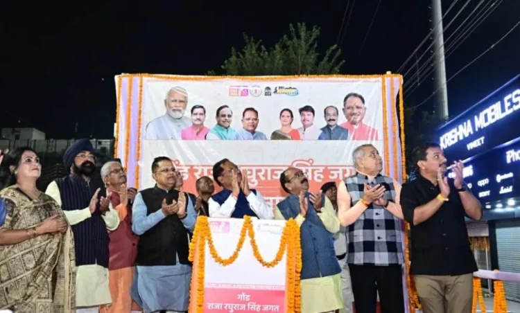 मुख्यमंत्री ने स्टेडियम में किया राजा रघुराज सिंह की प्रतिमा का अनावरण