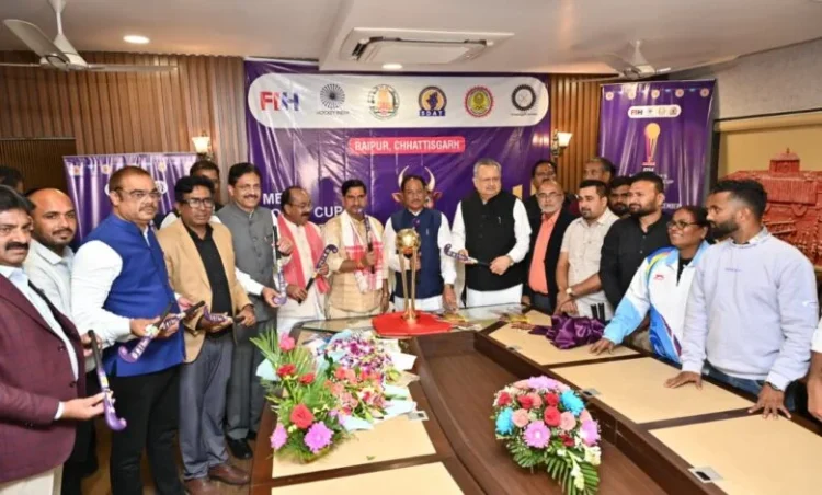 मुख्यमंत्री और विधानसभा अध्यक्ष ने हॉकी मेन्स जूनियर वर्ल्ड कप ट्रॉफी 2025 का किया भव्य अनावरण