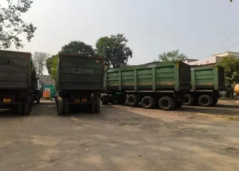 कुख्यात कोल ट्रांसपोर्टर की चल रही थी गुप्त तस्करी, घरघोड़ा में 5 ट्रेलर जब्त, सिंडिकेट में बड़े नामों की जांच शुरू