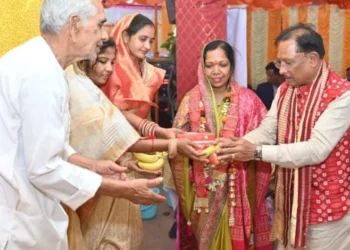 मुख्यमंत्री विष्णुदेव साय बसना सलखण्ड में मां महालक्ष्मी पूजन कार्यक्रम में हुए शामिल