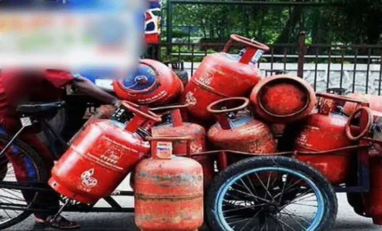 आम आदमी को बड़ी राहत, LPG के दामों में हुई कटौती; जानिए कितना हुआ सस्ता