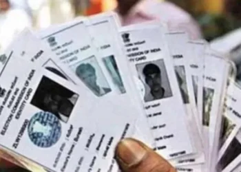 अगर दो Voter ID कार्ड रखते हैं तो हो जाएं सावधान, जानिए कितनी सजा और जुर्माने का है प्रावधान?