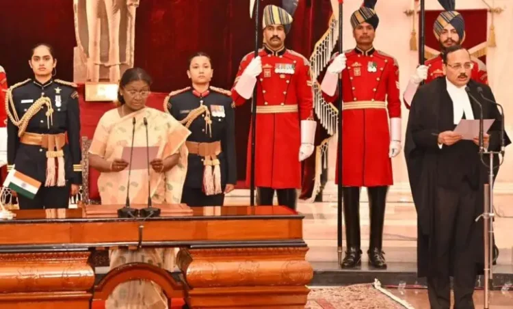 भारत के 53वें CJI बने “जस्टिस सूर्यकांत”, जाने कब तक होगा कार्यकाल और कौन-सी भाषा में ली शपथ!