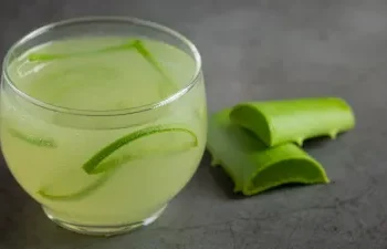 सुबह खाली पेट आंवला-एलोवेरा का जूस पीने से शरीर को मिलते हैं 5 बड़े फायदे