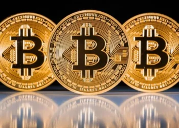 Bitcoin में भारी गिरावट, 90 हजार डॉलर से नीचे आया, 2025 सारी चमक गायब