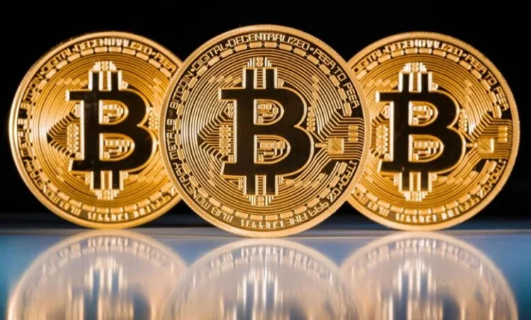 Bitcoin में भारी गिरावट, 90 हजार डॉलर से नीचे आया, 2025 सारी चमक गायब