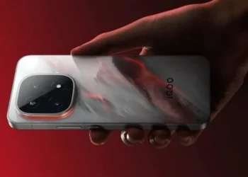 7000mAh बैटरी के साथ भारत में लॉन्च हुआ iQOO 15, जानें कीमत और फीचर्स