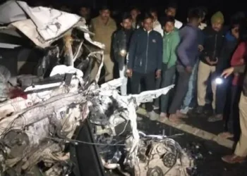 भीषण सड़क हादसा! कार-पिकअप की टक्कर से 6 लोगों की दर्दनाक मौत