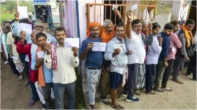 बिहार में पहले चरण की वोटिंग जारी, जानिए अब तक कितना मतदान हुआ