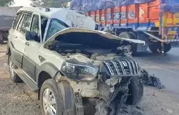 छत्तीसगढ़ में भीषण सड़क दुर्घटना; सड़क किनारे खड़े ट्रक से टकराई तेज रफ्तार स्कॉर्पियो, 6 लोगों की दर्दनाक मौत…