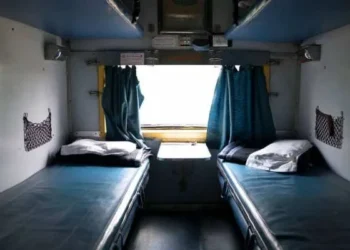 अब स्लीपर टिकट पर AC में कर सकेंगे फ्री सफर; नहीं लगेगा एक्स्ट्रा चार्ज, जानिए रेलवे का ऑटो अपग्रेड नियम
