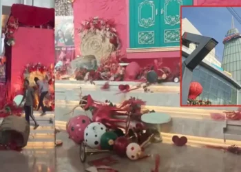 छत्तीसगढ़ बंद के दौरान भड़के हिन्दू संगठन के कार्यकर्ता ने रायपुर मैग्नेटो मॉल में घुसकर की तोड़फोड़, क्रिसमस की सजावट को किया क्षतिग्रस्त
