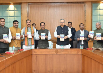 विधानसभा परिसर में यात्रा वृत्तान्त “मेरी नज़र से अरुणाचल प्रदेश” का विमोचन