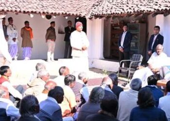 मुख्यमंत्री साय ने सामरबार में संत  बभु्रवाहन महाराज से की भेंट