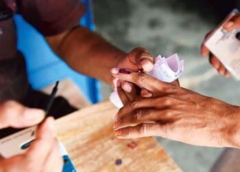 महाराष्ट्र में आज निकाय चुनाव के लिए वोटिंग शुरू, 6 हजार से ज्यादा पदों के लिए हो रहे मतदान