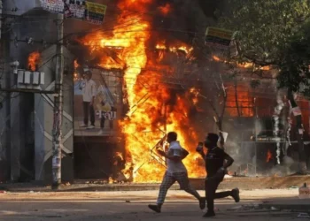 बांग्लादेश में हिंदुओं पर जुल्म जारी, इस्लामी कट्टरपंथियों ने फिर हिंदू के घर में लगाई आग