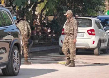 छत्तीसगढ़ में आयकर विभाग की ताबड़तोड़ कार्रवाई, लोहा कारोबारियों के 40 ठिकानों पर एक साथ छापा.. 100 से ज्यादा CRPF जवान शामिल