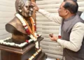 मुख्यमंत्री विष्णु देव साय ने भारत रत्न अटल बिहारी वाजपेयी की प्रतिमा पर माल्यार्पण कर दी श्रद्धांजलि