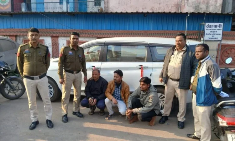 जूटमिल पुलिस को मिली बड़ी सफलता, 48 घंटे में किया झपटमारी का खुलासा, तीन आरोपी गिरफ्तार