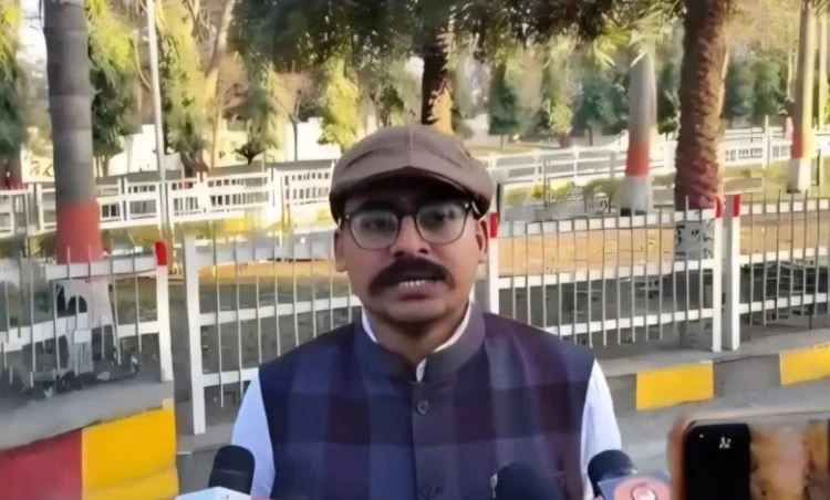 जिंदल की विवादित जनसुनवाई निरस्त होने के संकेत, प्रशासन ने बढ़ाए कदम घरघोड़ा SDM बोले— ग्रामीण प्रतिनिधिमंडल से हुई पहली दौर की बातचीत, आंदोलन को मिली बड़ी सकारात्मक बढ़त