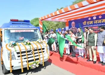 दूरस्थ आदिवासी अंचलों को स्वास्थ्य की नई राह — मुख्यमंत्री साय ने 57 मोबाइल मेडिकल यूनिट वाहनों को दिखाई हरी झंडी