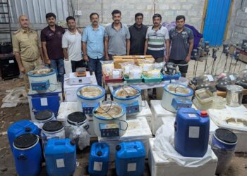 झाड़ियों में बनी ड्रग फैक्ट्री पकड़ी गई:/ DRI ने महाराष्ट्र में की बड़ी कार्रवाई, 200 करोड़ की मेफेड्रोन और तीन आरोपी दबोचे