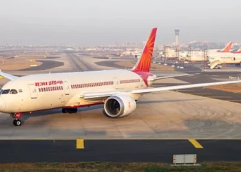 घने कोहरे ने बिगाड़ा हवाई सफर; दिल्ली एयरपोर्ट पर 177 फ्लाइट्स कैंसिल, 500 से ज्यादा लेट, जानें डिटेल