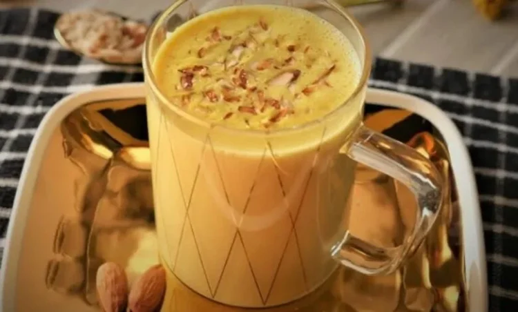 रोज रात में सोने से पहले दूध में मिलाकर पी लें ये 2 चीजें, मिलेंगे फायदे ही फायदे