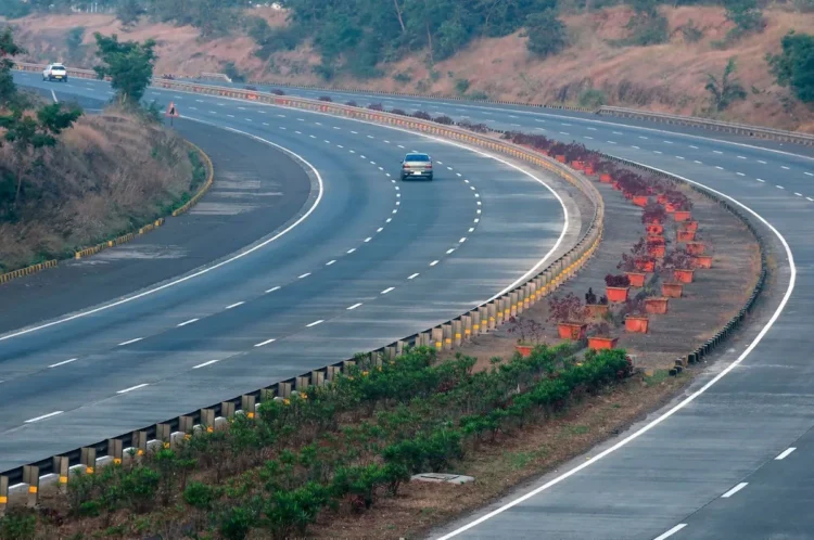 Ganga Expressway:/ 15 जनवरी से 120 km/h रफ्तार से गाड़ियां दौड़ेंगी