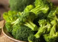 फैटी लिवर से बॉडी डिटॉक्स तक, जानें सर्दियों में ब्रोकली खाने के फायदे