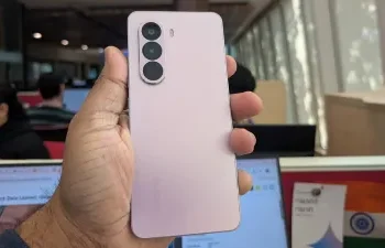 7000mAh बैटरी के साथ Realme ने लॉन्च किया Realme P4x 5G, जानें कीमत और फीचर्स