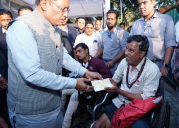 मुख्यमंत्री जनदर्शन: दिव्यांग प्रवीण गिरी गोस्वामी को पुत्री की शादी के लिए मिला 20 हजार का तत्कालीक सहायता