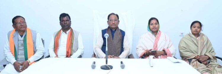 सरकार की योजनाओं का लाभ समाज के अंतिम व्यक्ति तक पहुंचाएं: मुख्यमंत्री विष्णु देव साय