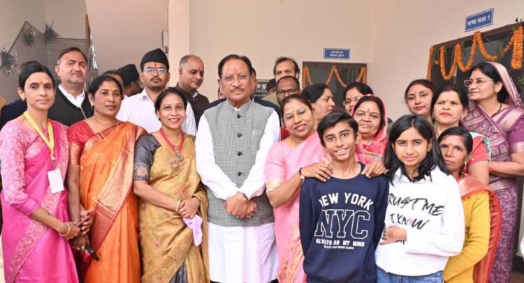 जशपुर जिले के बच्चे अब पढ़ेंगे स्मार्ट क्लास रूम में : मुख्यमंत्री साय ने कांसाबेल में किया स्मार्ट क्लास रूम का शुभारंभ