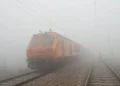 घने कोहरे का असर, दिल्ली आने वाली 20 से अधिक ट्रेनें घंटों की देरी से चल रहीं, देखें पूरी सूची