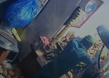 छत्तीसगढ़ के जगदलपुर में मां दंतेश्वरी मंदिर में चोरी, कीमती सोने-चांदी के आभूषण चोरी; श्रद्धालुओं की आवाजाही पर लगी रोक ।