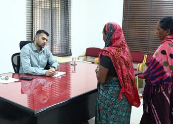 कलेक्टर ने जनदर्शन के दौरान नागरिकों की समस्याएं सुनीं, शिक्षा, स्वास्थ्य, पेयजल और पेंशन से जुड़े मामलों के त्वरित समाधान के निर्देश दिए