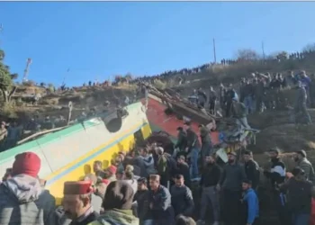 हिमाचल के सिरमौर में भीषण सड़क हादसा, खाई में गिरने से  इतने लोगों की मौत