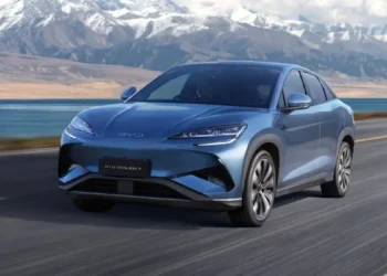 Elon Musk की Tesla का दबदबा टूटा, BYD ने दुनिया भर में बढ़ाई रफ्तार