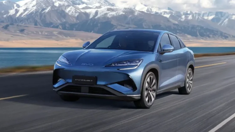 Elon Musk की Tesla का दबदबा टूटा, BYD ने दुनिया भर में बढ़ाई रफ्तार