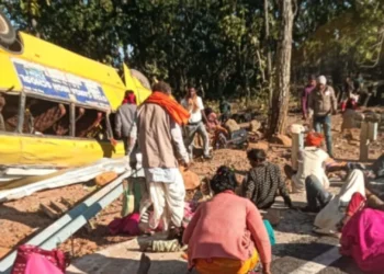 बस हादसा: ब्रेक फेल होने से बेकाबू हुई स्कूल बस, सगाई समारोह में जा रहे ग्रामीणों पर टूटा कहर; 9 लोगों की मौत, 70 से ज्यादा घायल