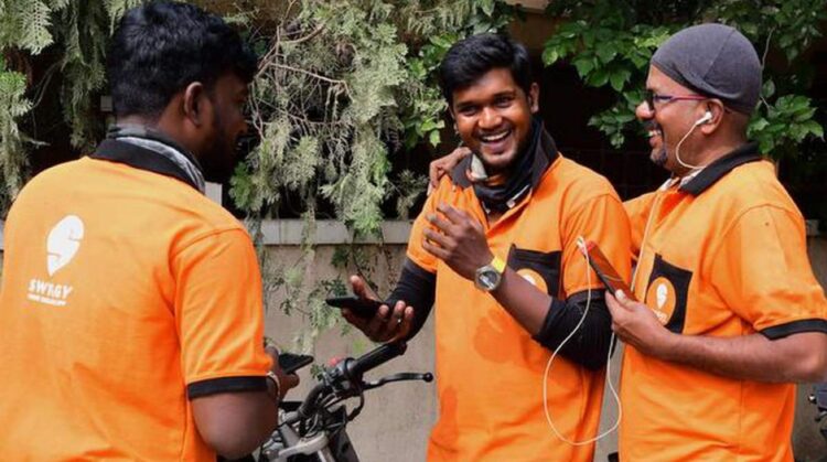 गिग वर्कर्स के लिए खुशखबरी, बिना गारंटी मिलेगा ₹10 हजार का लोन; पहला कर्ज चुकाने पर बढ़ेगी रकम, जानें कब से  लाभ मिलेगा?