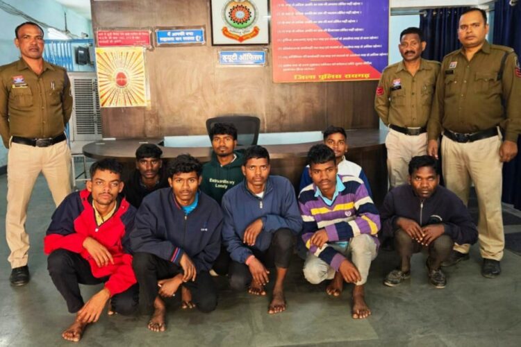 किरोड़ीमल नगर में पिता-पुत्र पर जानलेवा हमला: झारखंड के 8 आरोपी गिरफ्तार, सलाखों के पीछे