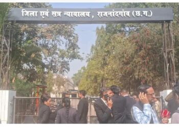 जिला न्यायालयों को मिली बम धमकी, जांच में जुटी पुलिस और बम स्क्वॉड