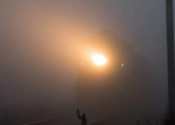 घने कोहरे से थमी रफ्तार, हमसफर एक्सप्रेस 6 घंटे; देखें देर से चल रही ट्रेनों की पुरी लिस्ट